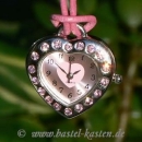 Uhrenanh�nger in Herzform mit rosa Stra�steinen silberfarben (1 St�ck)