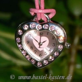 Uhrenanhänger in Herzform mit rosa Straßsteinen silberfarben (1 Stück)