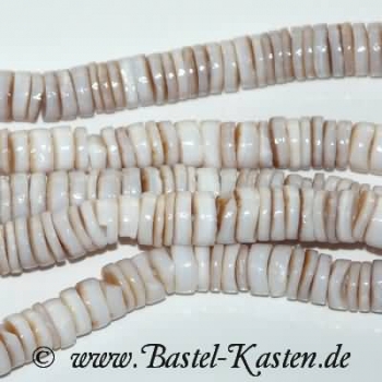 Preview: Muschelteile round cut  ca. 4mm  hellbeige mix (1 Strang)