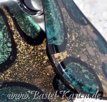 Glasanhänger in Blattform gold emerald 36x55mm (1 Stück)