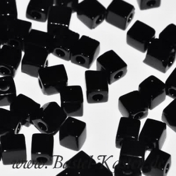 SB4-0401   Miyuki Cubes 4mm OP black (10 Gramm)