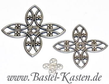 Preview: Metallzwischenteil Blüte spitz 4-Blatt altsilber 40mm (1 Stück)