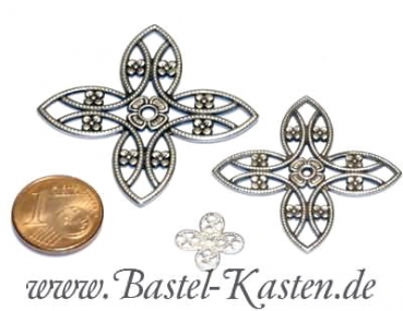 Preview: Metallzwischenteil Blüte spitz 4-Blatt altsilber 33,5 mm (1 Stück)